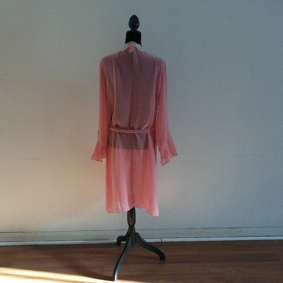 Pink Sleeping Robe, size Large, with lace details - Picture 6 of 6